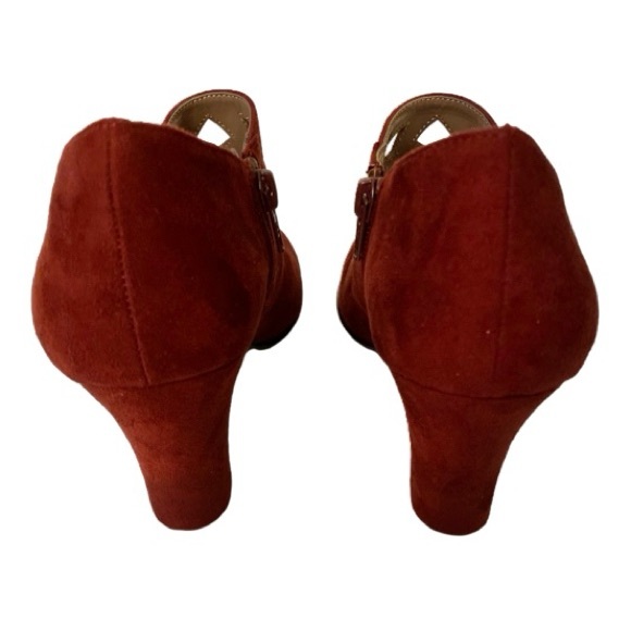 Aerosoles Heelrest Faux Suede Cut Out Bootie Heels Size 8 NWOT - Picture 7 of 9